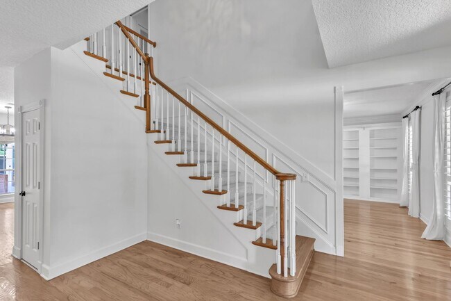 Building Photo - 4 bedroom/ 2.5 bathroom home on 3.69 acres...