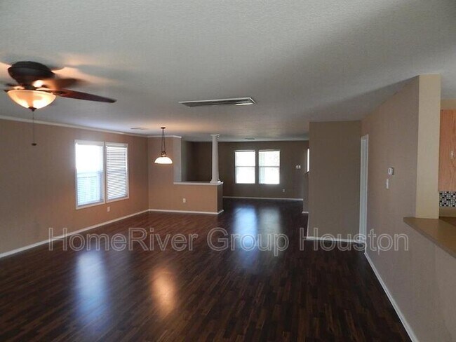 Building Photo - 2045 Vanamen Ct