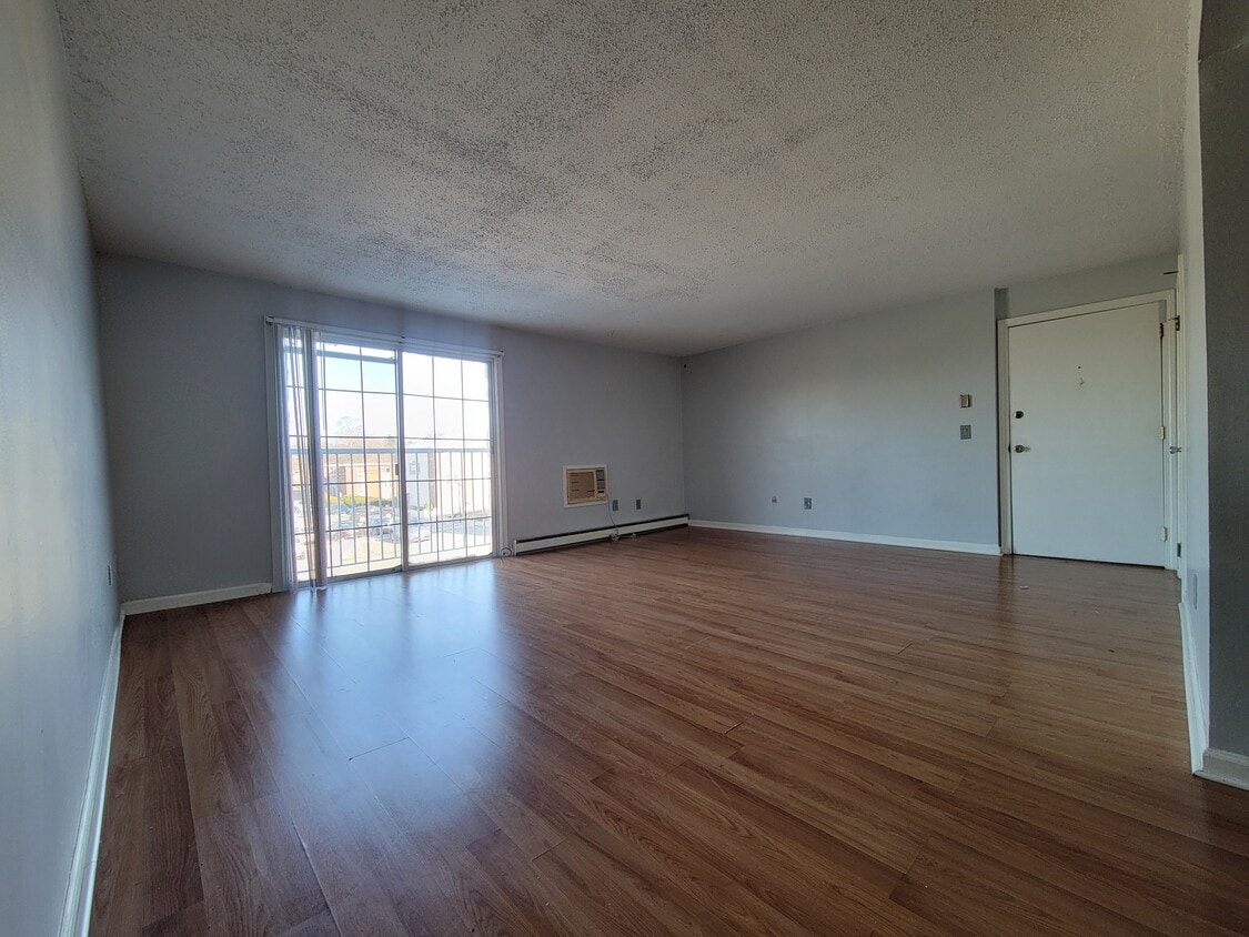 Photo - 300 Smithfield Rd (North Providence, RI)