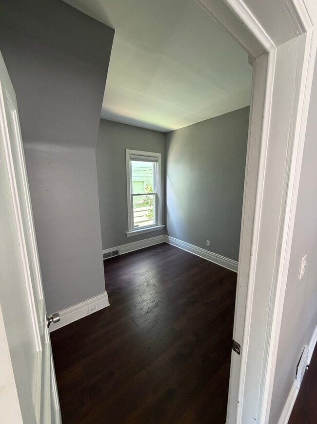 Building Photo - 47 Abbottsford Pl