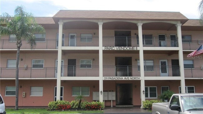 Foto del edificio - 211 Pasadena Ave N
