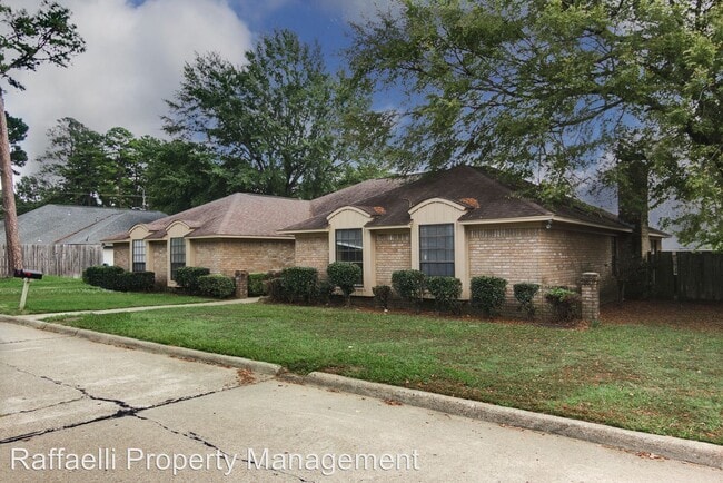 Building Photo - 301-303 Brookwood Dr