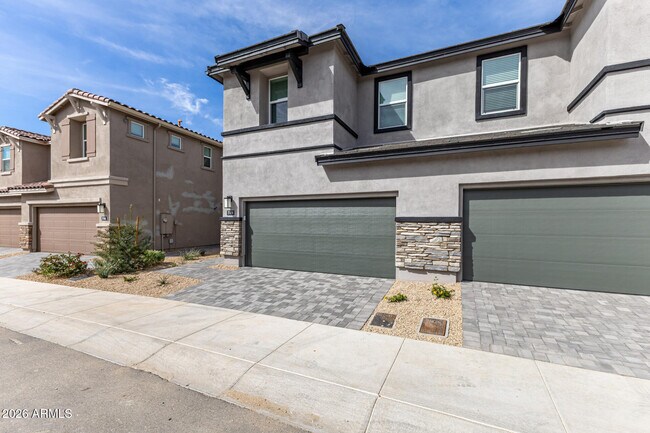 Foto del edificio - 21114 N 58th St