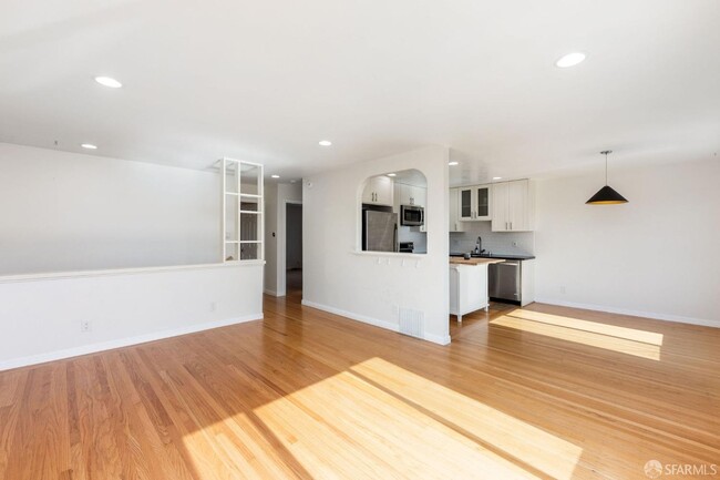 Building Photo - 346 Mangels Ave