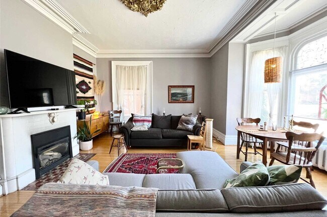 Photo du bâtiment - 215 Charles St