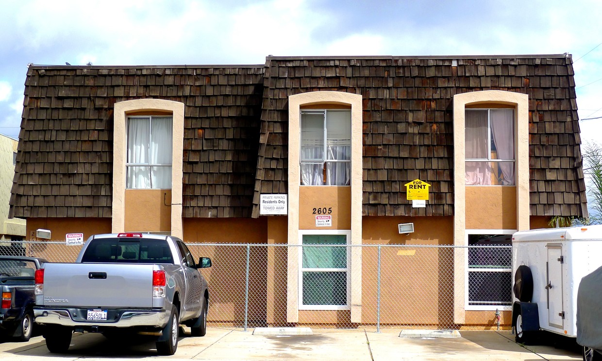 Primary Photo - 2605 Highland Ave