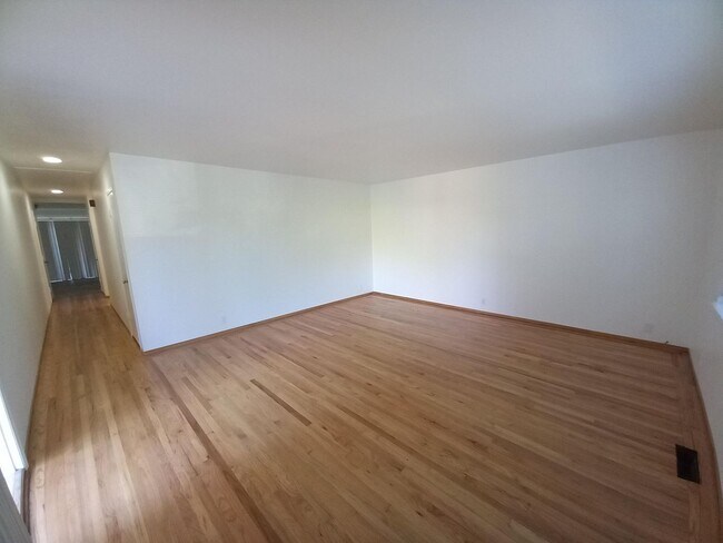 Foto del edificio - 94-98 Amherst Av.