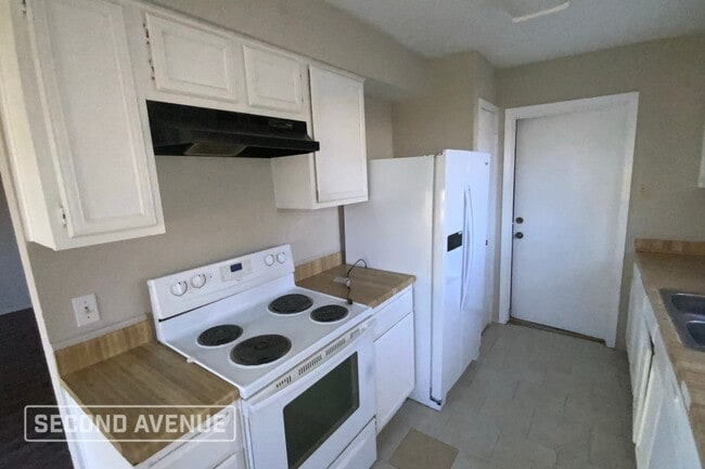 Foto del edificio - 15919 Rosebriar Dr