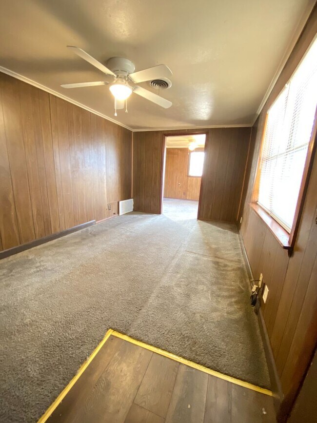 Foto del edificio - AVAILABLE NOW!