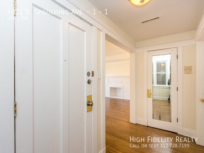 Foto del edificio - 4922 N Spaulding Ave
