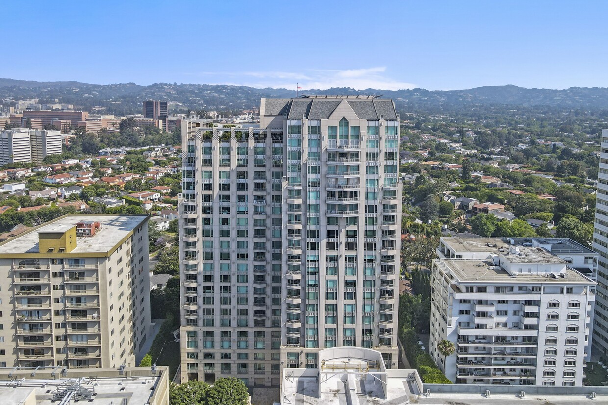 Foto principal - 10727 Wilshire Blvd