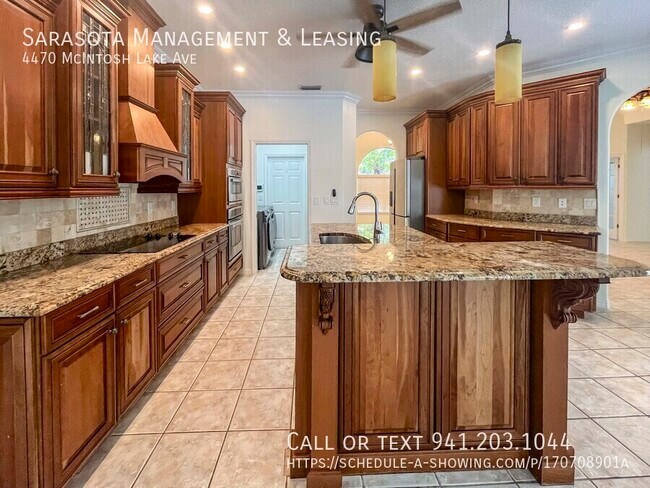 Foto del edificio - 4470 McIntosh Lake Ave