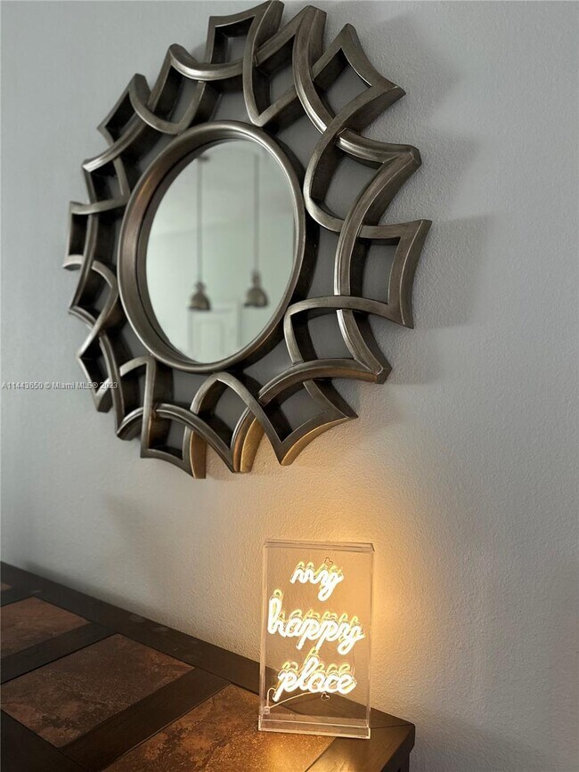 Foto del edificio - 7544 Sunville Ave