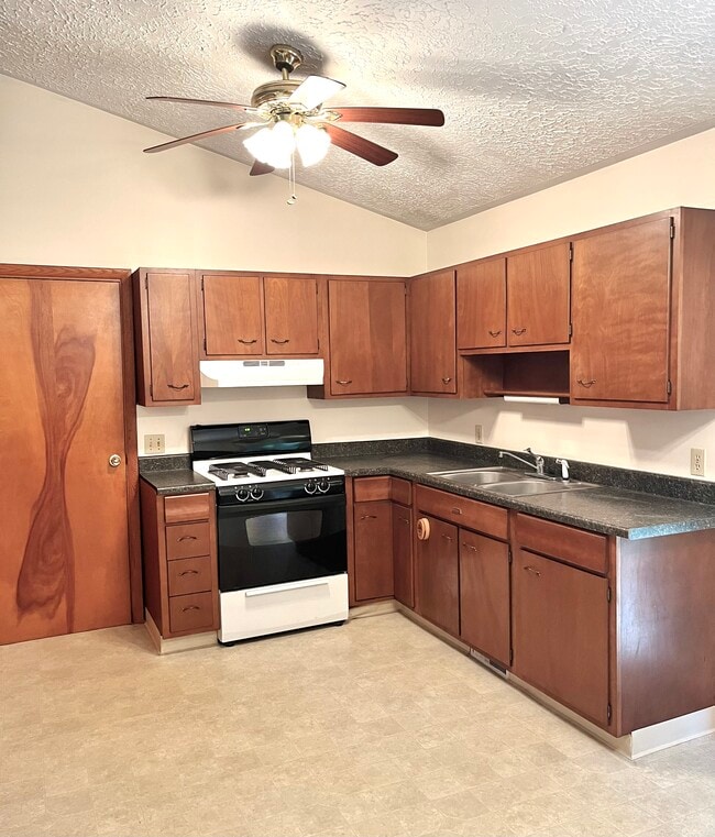 Building Photo - 297 Nokomis Dr