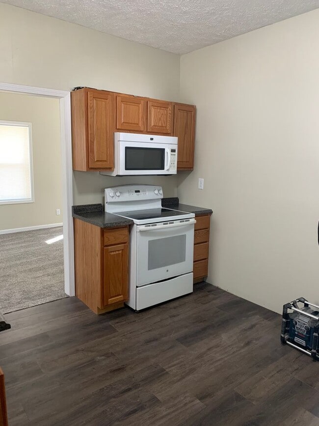 Building Photo - 1 bed 1 bath house