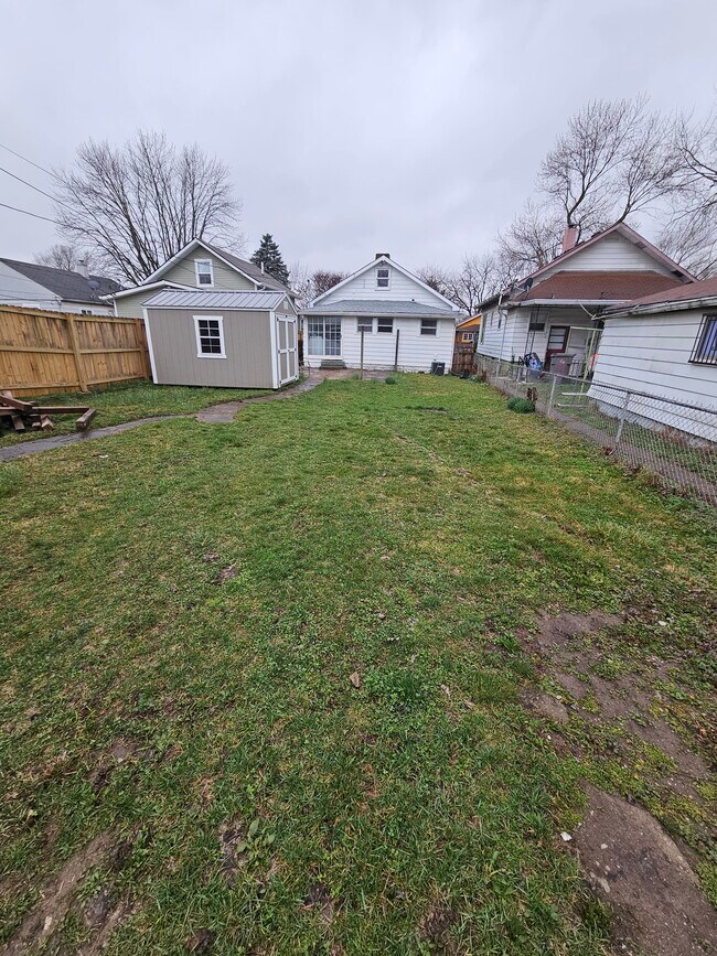 Building Photo - 925 N Somerset Ave