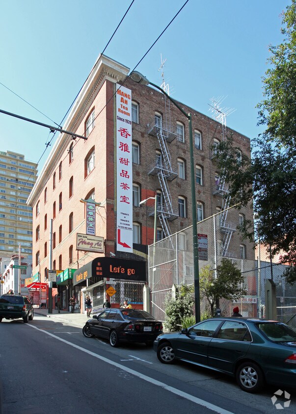 Building Photo - 872-876 Sacramento St