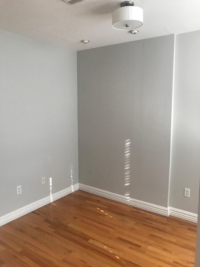 Foto del edificio - 815 Willow Ave