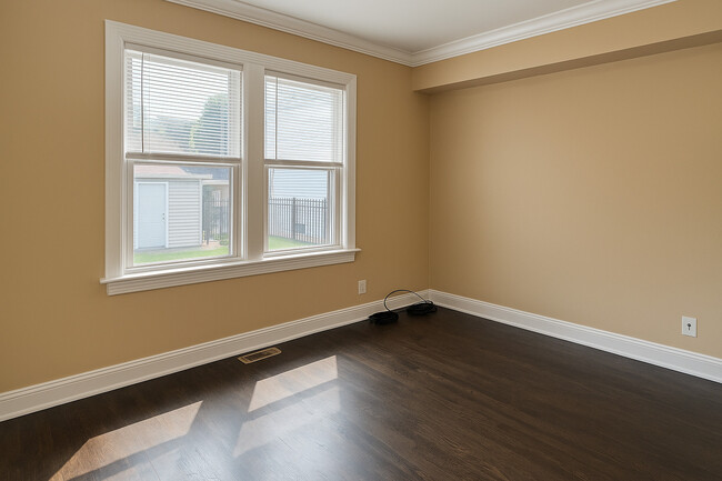 Building Photo - 10833 S King Dr