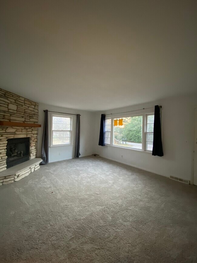 Building Photo - 5N769 Pearson Dr
