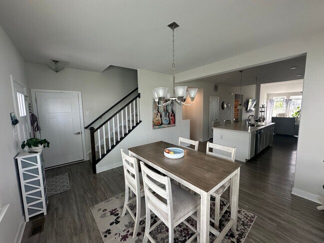 Foto del edificio - Townhouse in Sunset Glen