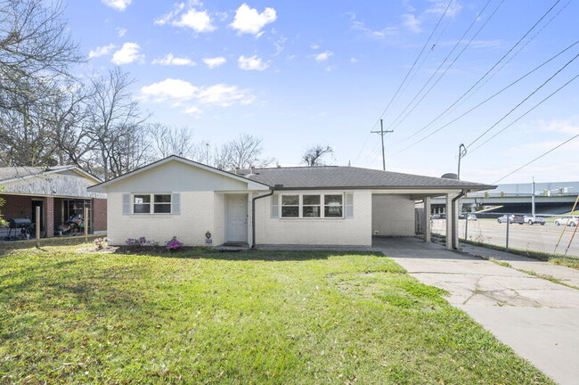 Photo - 8120 N Essen Heights Ct House