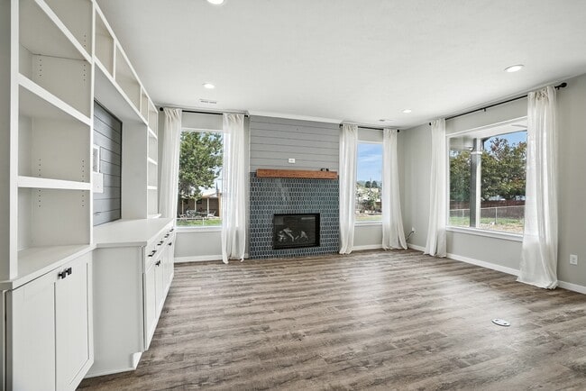 Building Photo - 3008 N Marguerite Rd