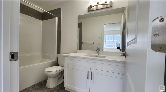 Photo du bâtiment - 603 Orchards Blvd SW