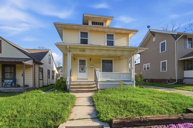 Building Photo - 1033 Forest Ave