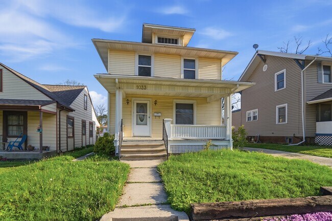 Foto del edificio - 1033 Forest Ave