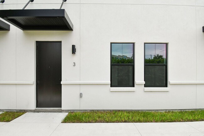 Building Photo - Canvas GWX