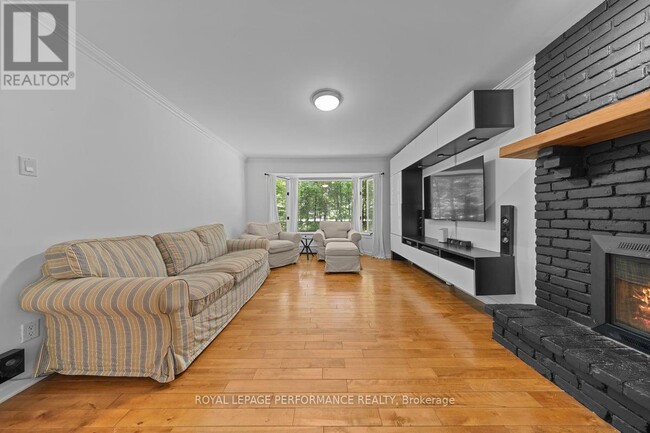 Building Photo - 1250 Royal Maple Dr