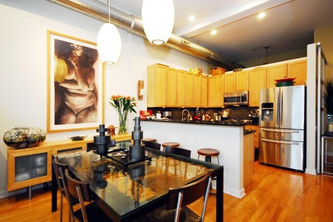 Foto del edificio - 1616 W Montrose Ave