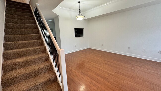 Foto del edificio - Gated 2 Bed/ 2.5 Bath Condo with 24/7 Security & Monitoring! Screened in Lanai with Water Views!