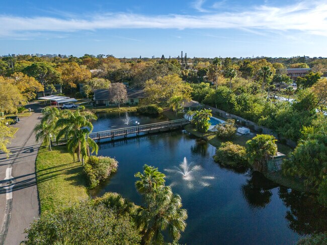 Foto del edificio - 5013 Barrington Cir