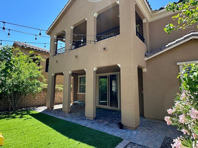Building Photo - Beautiful Home in the Paseos of Summerlin!
