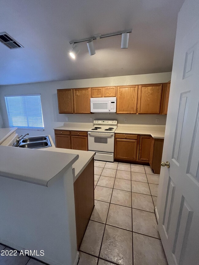 Building Photo - 444 W Princeton Ave