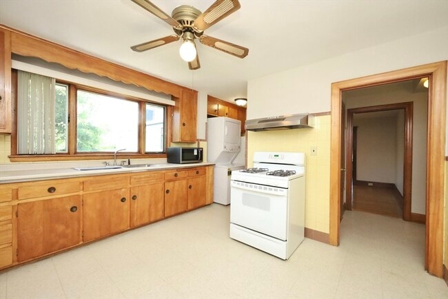Building Photo - 360 Walden St