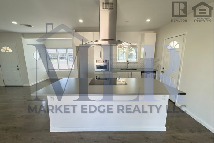 4Bed/2Bath House at Alma School Rd/Ray Rd! Ready for Immediate Move-In! -- FENCED-IN YARD! NO HOA! - 4Bed/2Bath House at Alma School Rd/Ray Rd! Ready for Immediate Move-In! -- FENCED-IN YARD! NO HOA!