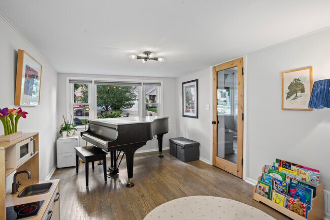 Foto del edificio - 449 Longfellow Ave