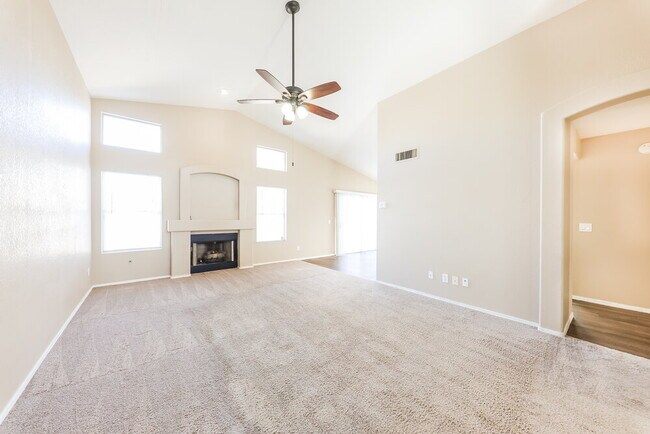 Foto del edificio - 8548 W Denton Ln