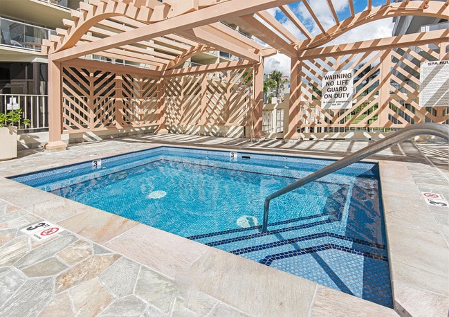 Island Colony Hot Tub - 445 Seaside Ave