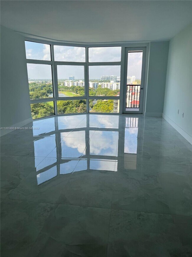 Building Photo - 3375 N Country Club Dr