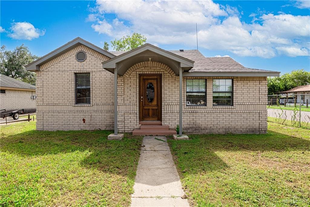 Primary Photo - 1121 N Keralum Ave