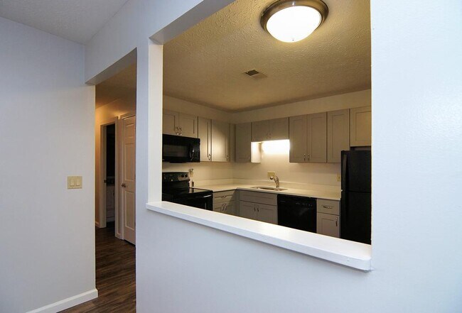 Foto del edificio - 7230 Creekview Drive #5