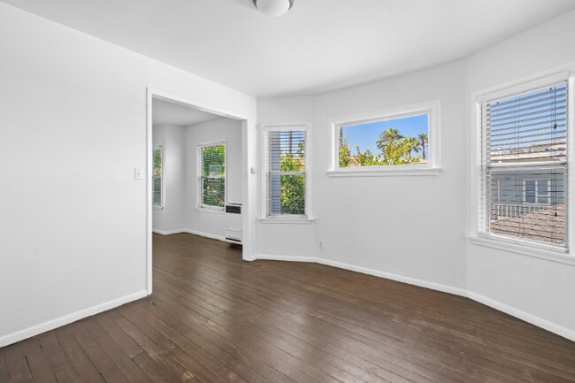 Building Photo - 220 Rose Ave