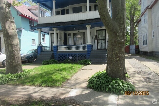 Building Photo - 1609 Holyrood Rd