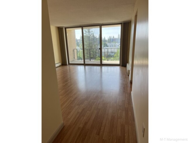 Building Photo - 1 br/1 bath condo with w&amp;d, garage/sto...