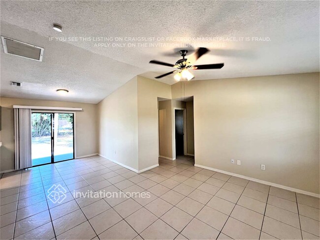 Foto del edificio - 555 NW Conover St