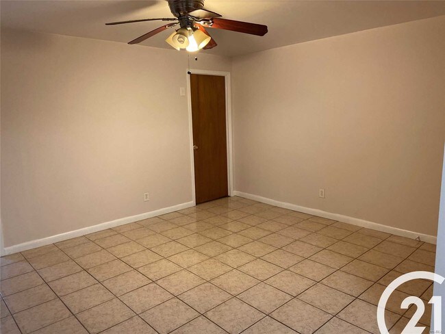 Foto del edificio - 89-51 241st St